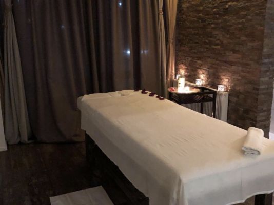 Купить проститутку в Питере (Наташа, тел. 8 905 787-84-33)