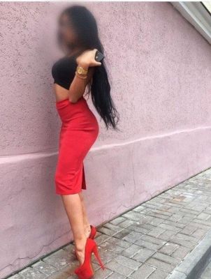 Женя, 25 лет — минет в машине