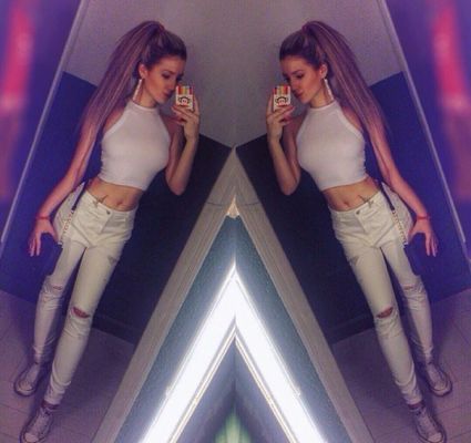 Красивая давалка (23 лет), досуг в Питере ()