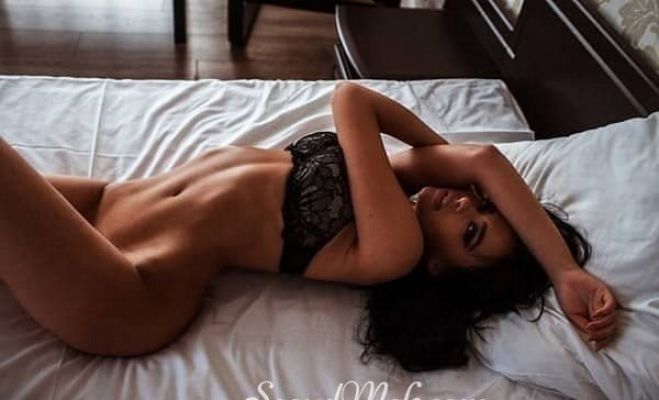 где снять дешевую проститутку (Майя, тел. 8 921 326-40-96)