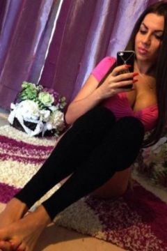 зрелая инди Карина, принимает круглосуточно